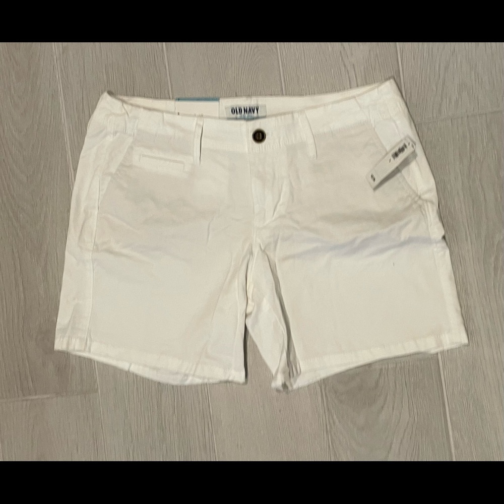 New with tags, women’s Old Navy shorts
